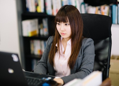 働く女性