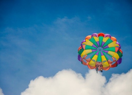 parachute-5408876_640